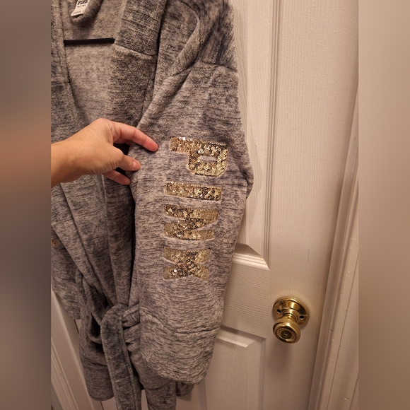 Victoria's Secret PINK robe heathered grey size M/L like new sequins bling - Picture 3 of 4